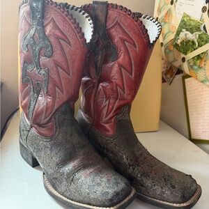 Ariat Gray and White Patterned Boots